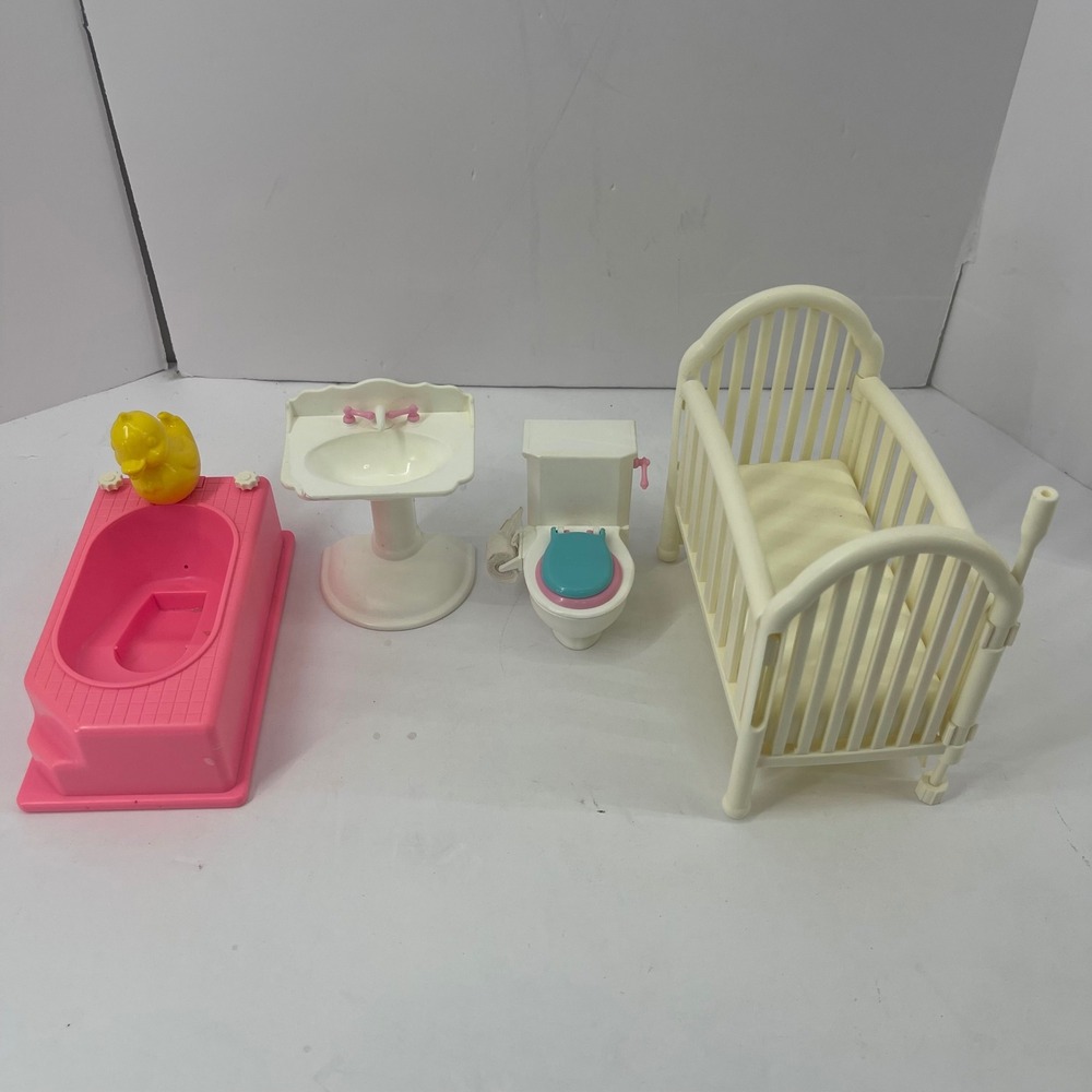 1995 Barbie Family Furniture Bathtime Fun Potty Training Bedtime Kelly Mattel